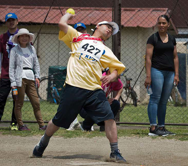 softball throw competition