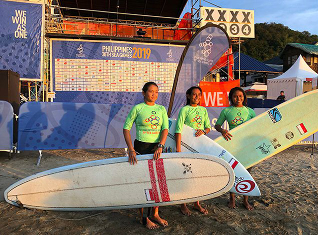 Indonesian surfers at the 2019 SEA Games