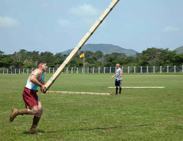 caber tossing event