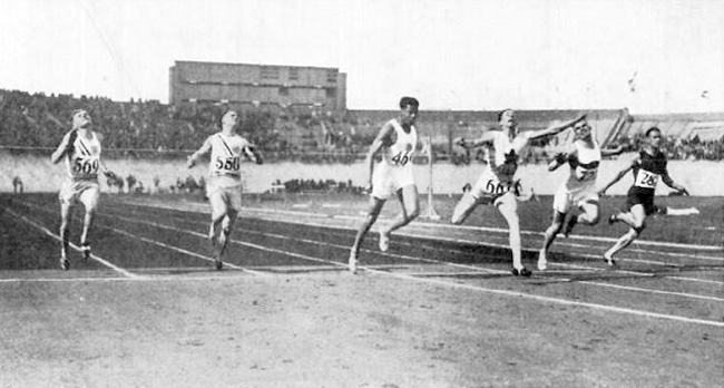 The winning Olympic 100-metre sprint times for men (blue points) and