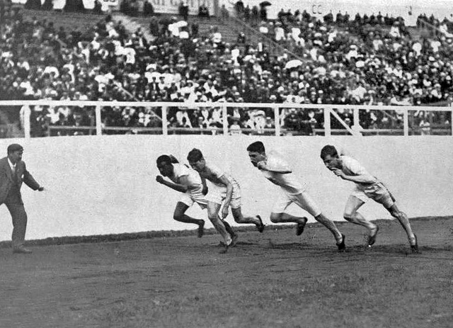 start of the 400m at the London 1908 OLympic Games
