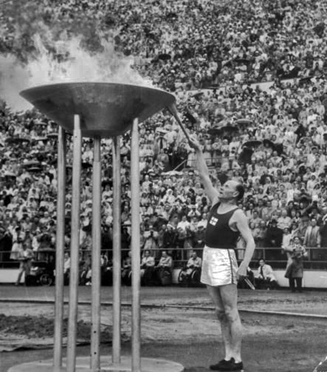 Paavo Nurmi lights the fire at the Olympic games in Helsinki 1952.