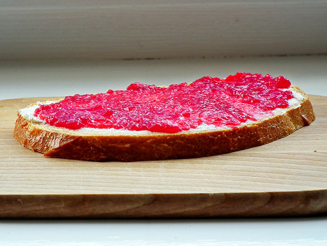 a sandwich with jam can provide 50 gram serves of nutritious carbohydrate