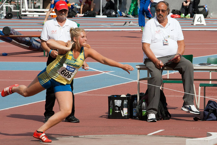 shot put competitor