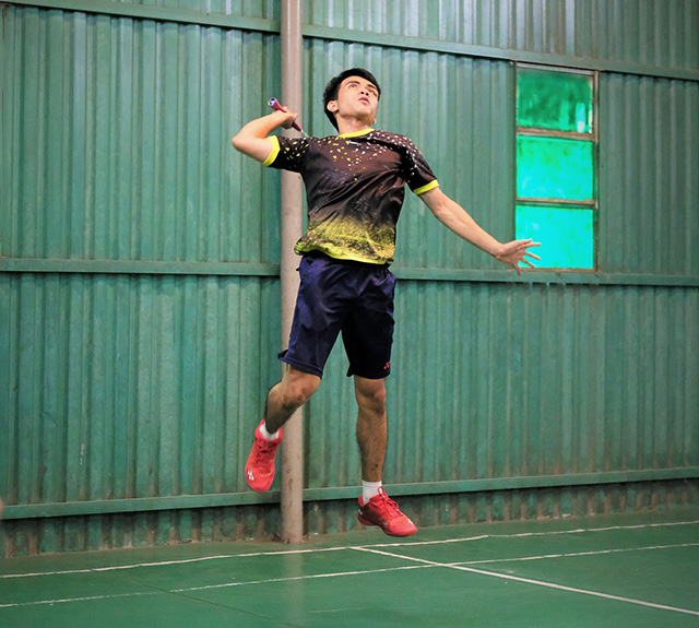 A great badminton player must have the strength and endurance