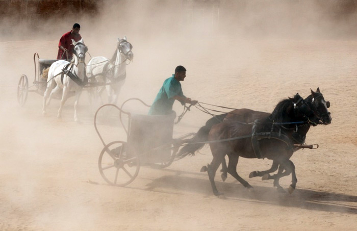 a chariot race, from Project Gutenberg's Eighth Reader, by James Baldwin and Ida C. Bender