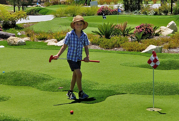 Casper playing minigolf at the Wembley golf course