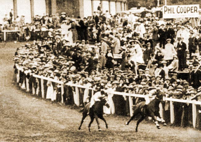 derby day 1913 crowd