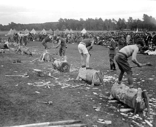 a wood chopping competition in 1918