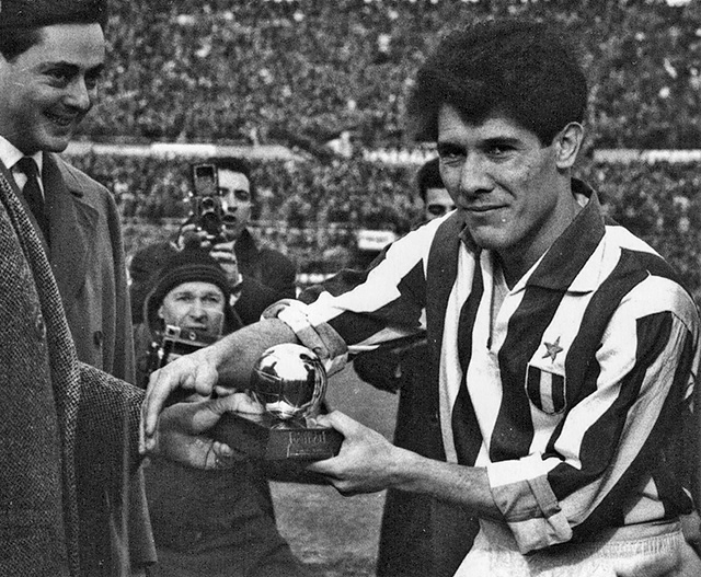 Omar Sívori receiving his Ballon d'Or in 1961