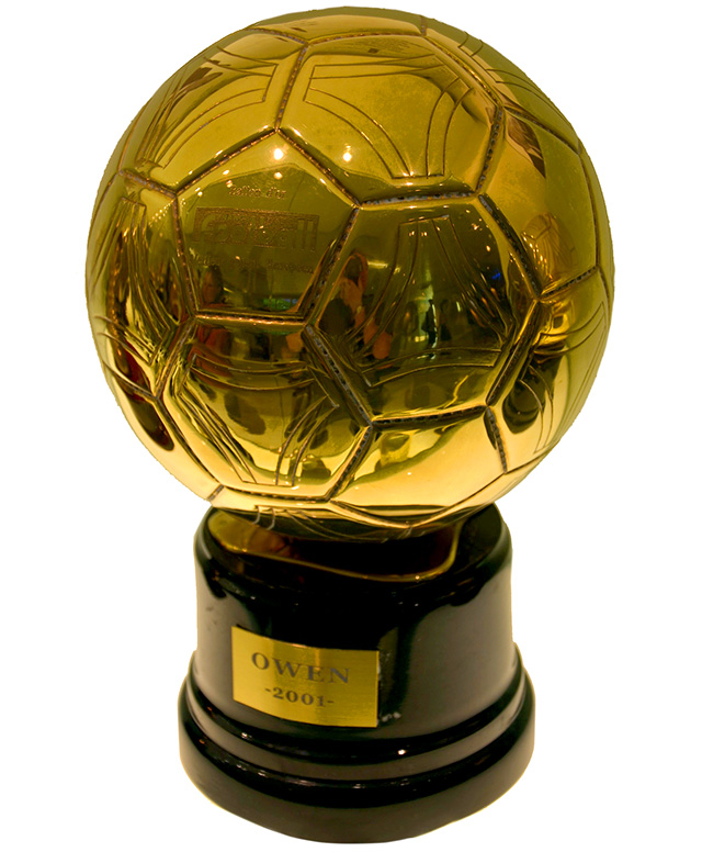 Ballon d'Or award 2001