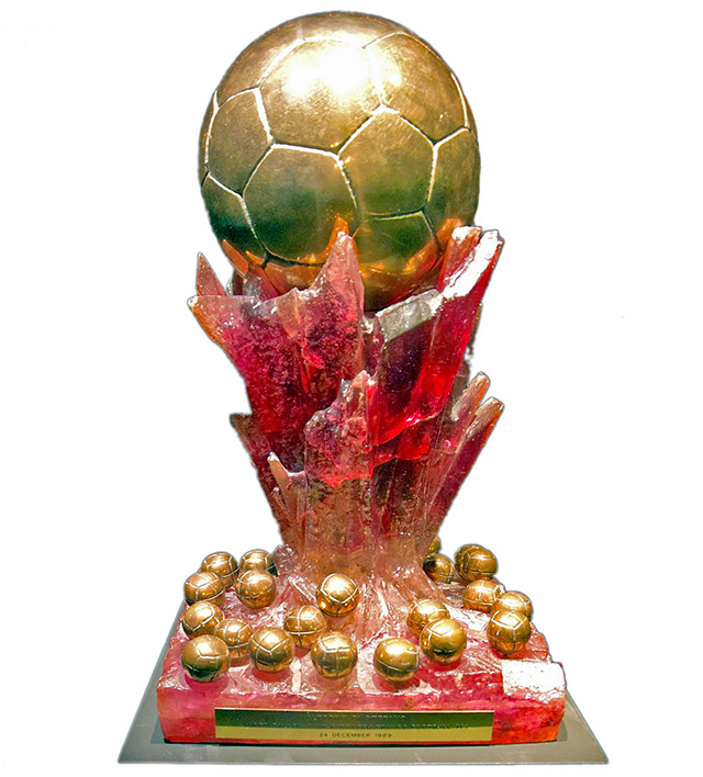 Super Ballon d'Or trophy