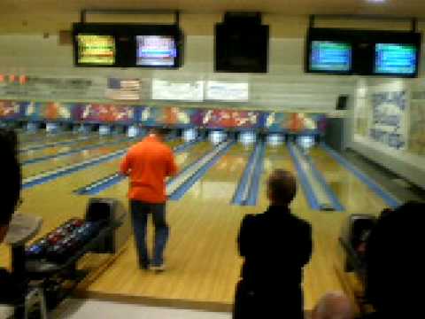 Bob Sachewicz bowls perfect 300 game.