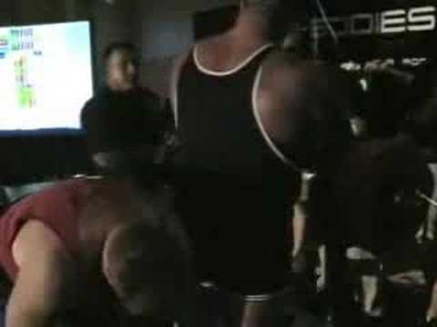 Bench Press WORLD RECORD RYAN KENNELLY 1074 lbs